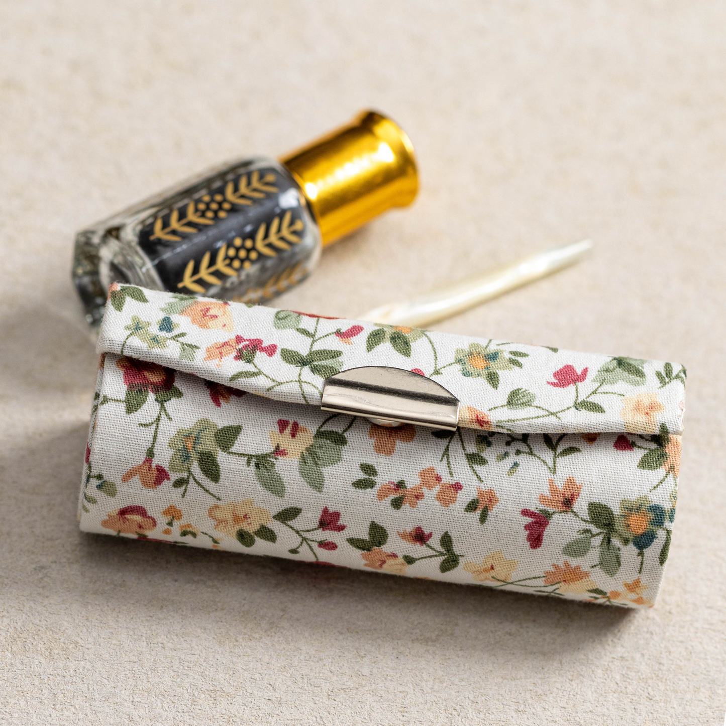 Natural Arabic Kohl – الكحل الأثمد الطبيعي (مع مرود صدف)