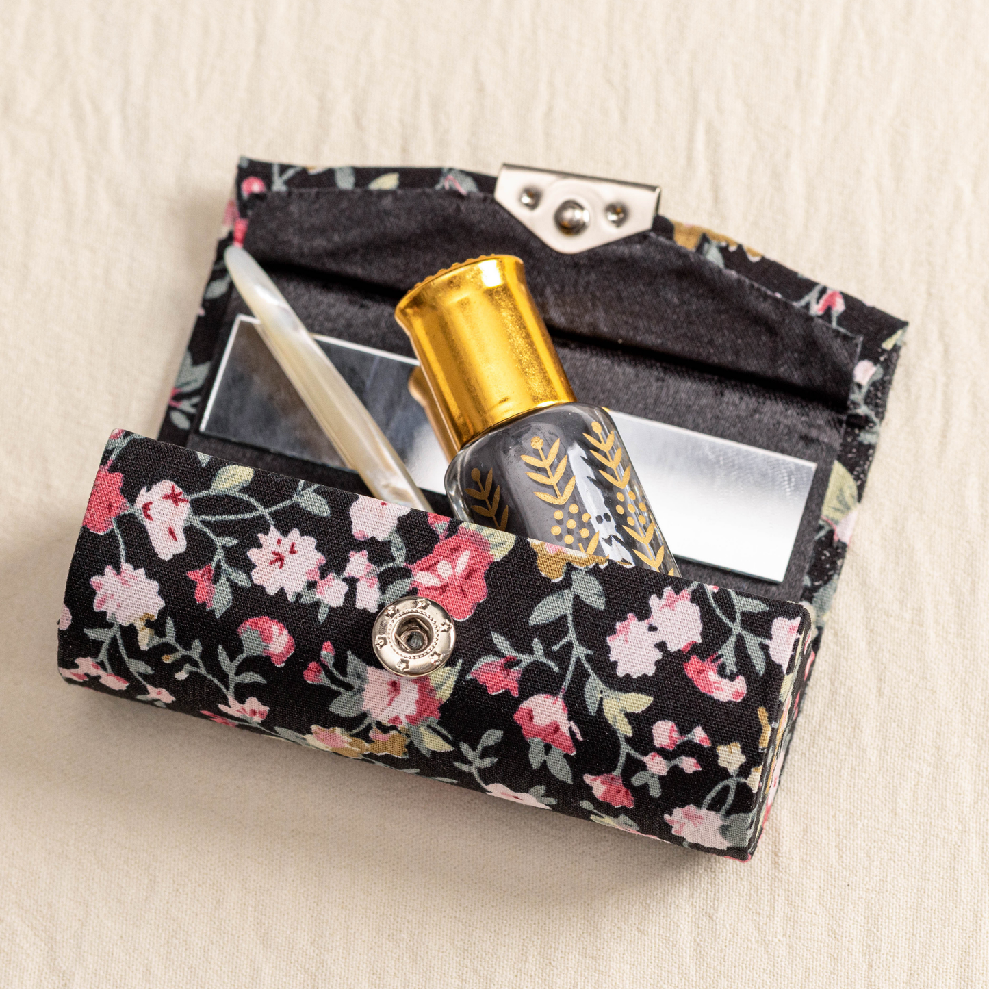 Natural Arabic Kohl – الكحل الأثمد الطبيعي (مع مرود صدف)